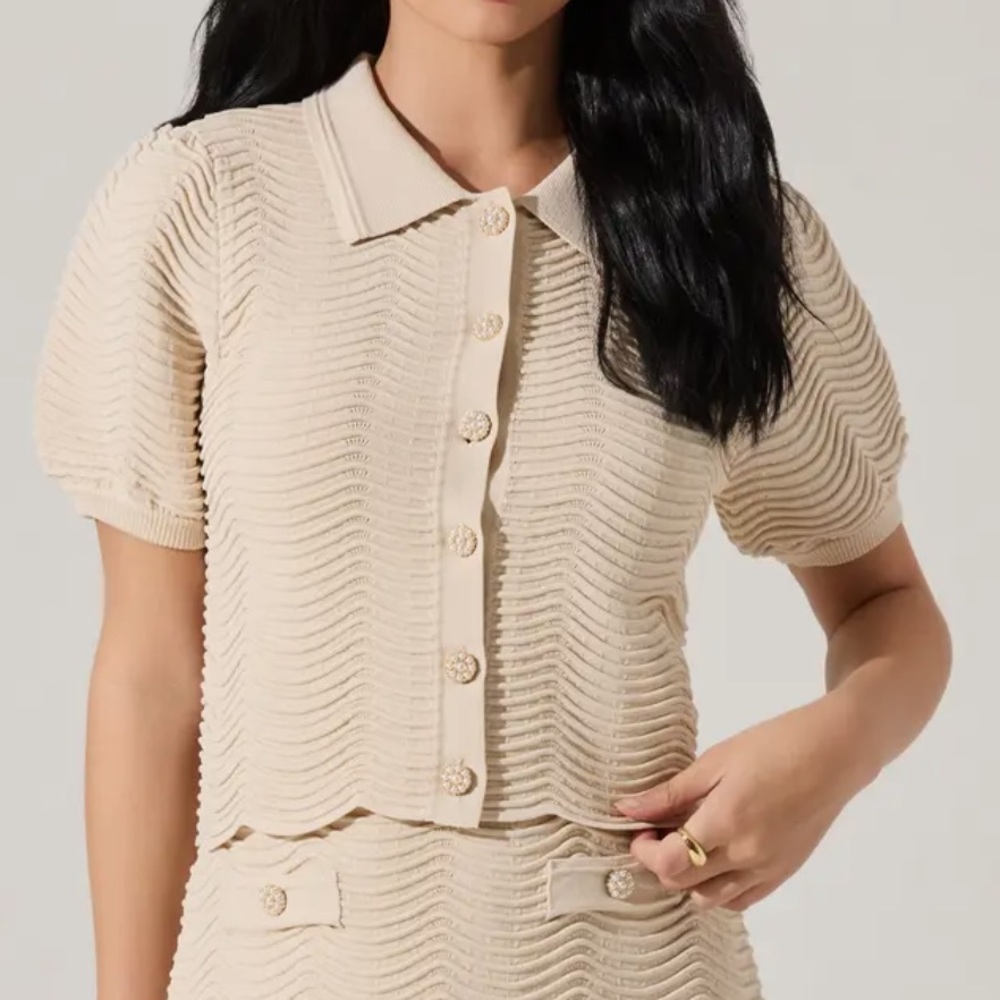New - Astr The Label Perrine Scalloped Short Sleeve Cardigan